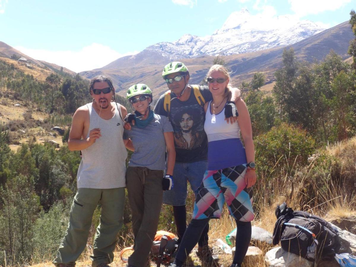 Monkeywasi Climbing Hostel Huaraz  Exterior photo